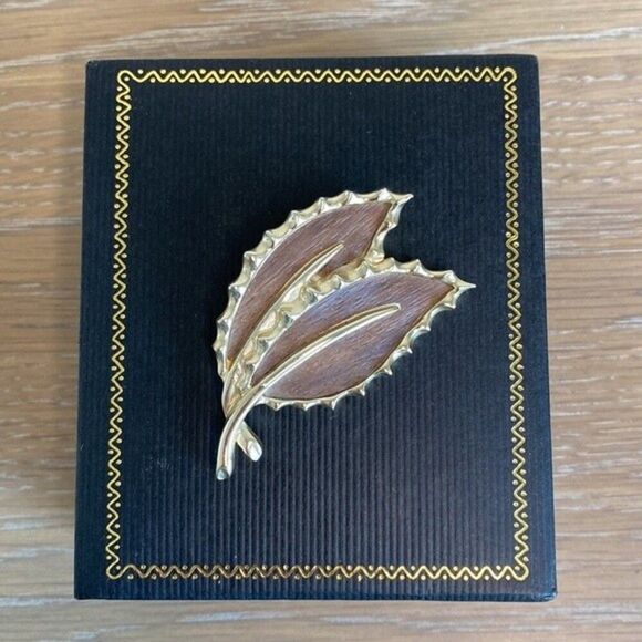 Sarah Coventry Gold & Silvertone Brooches Lot of 4 Signed Vintage - Picture 6 of 13